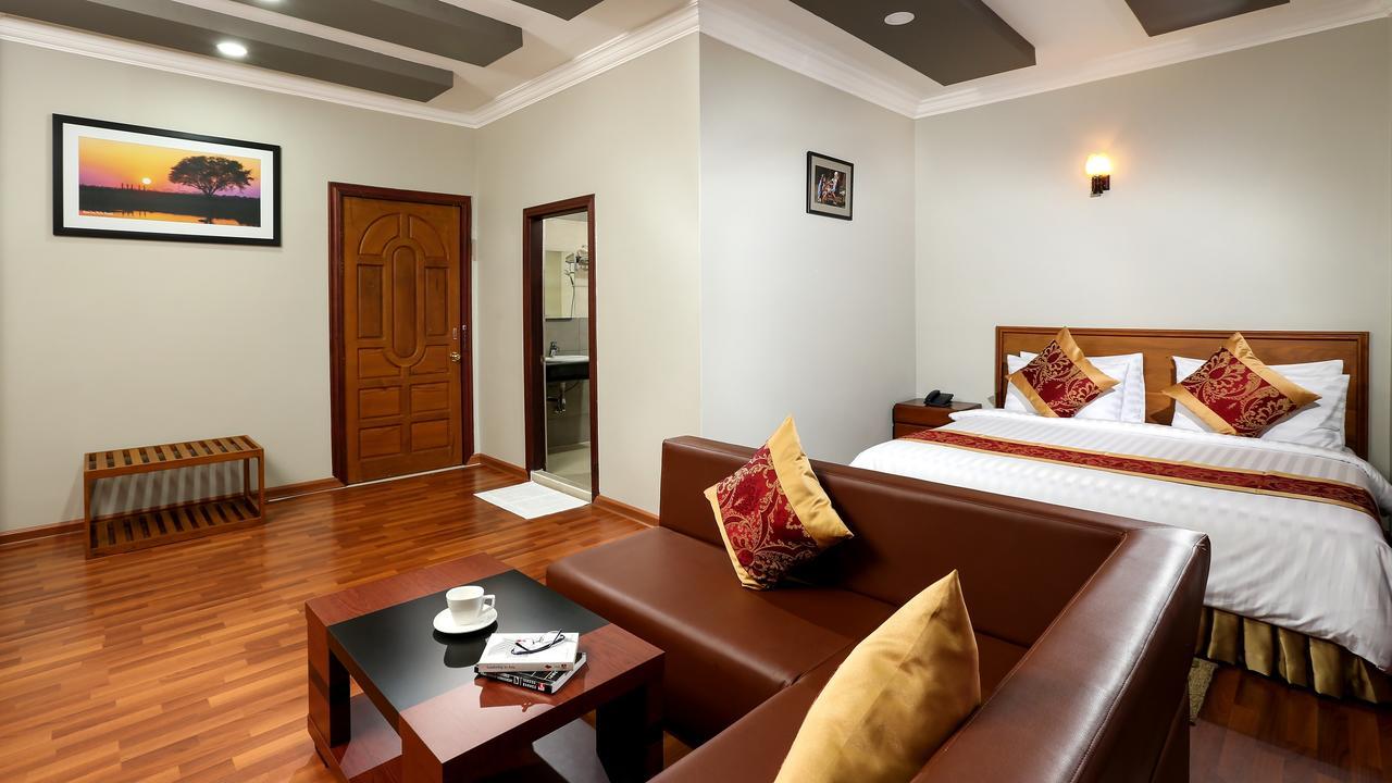 Hotel Corolla Yangon Exterior photo